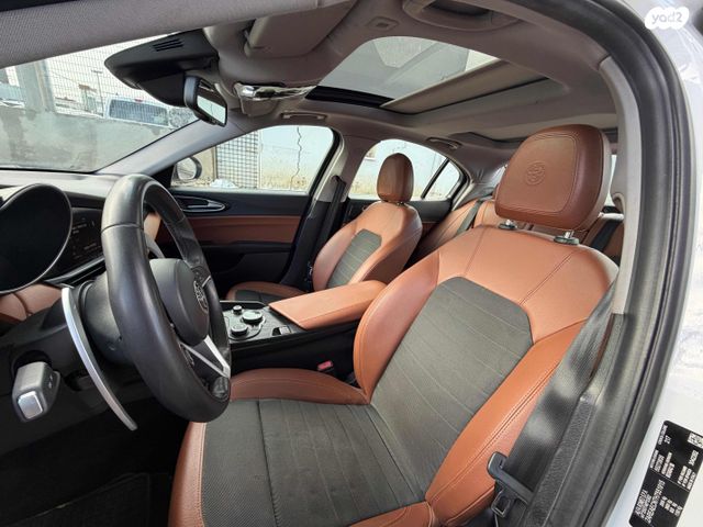 אלפא רומיאו ג'וליה