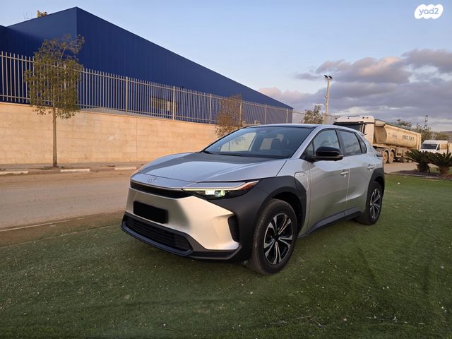 מודעת רכב טויוטה bZ4X