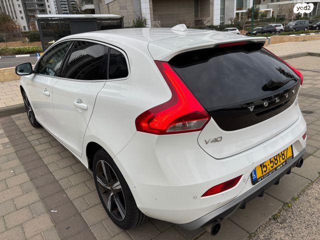 וולוו V40