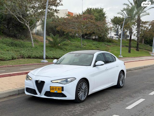 מודעת רכב אלפא רומיאו ג'וליה