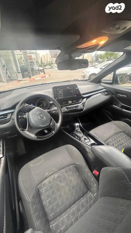 מודעת רכב טויוטה C-HR 1