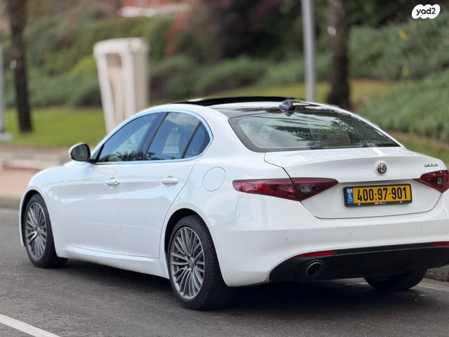 אלפא רומיאו ג'וליה