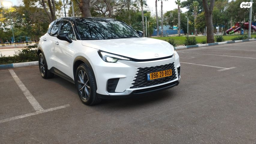 מודעת רכב לקסוס  LBX