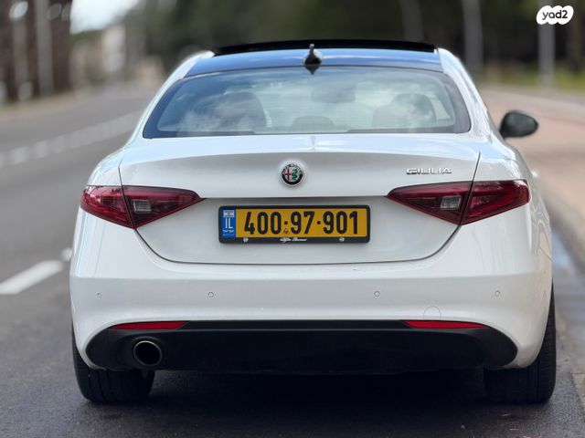 אלפא רומיאו ג'וליה