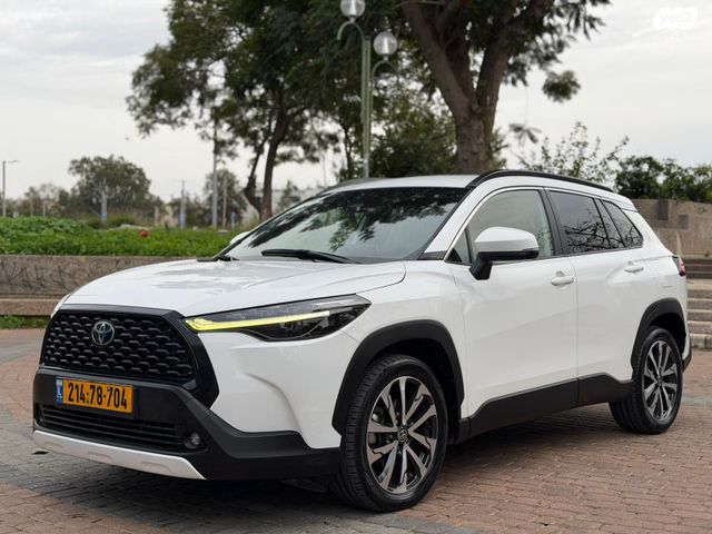 מודעת רכב טויוטה קורולה קרוס