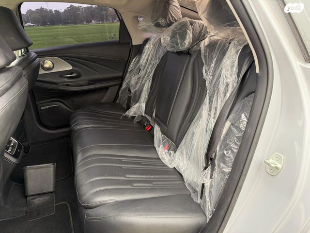 צ׳רי אריזו 8