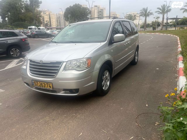 מודעת רכב קרייזלר גראנד וויאג'ר