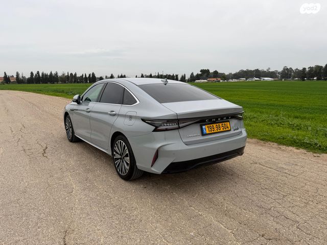 צ׳רי אריזו 8