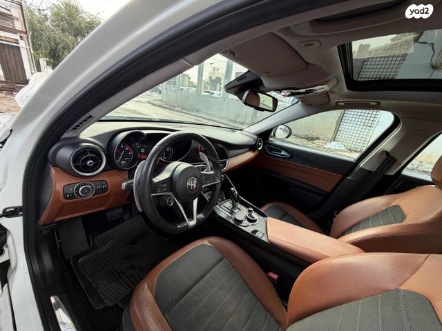 אלפא רומיאו ג'וליה