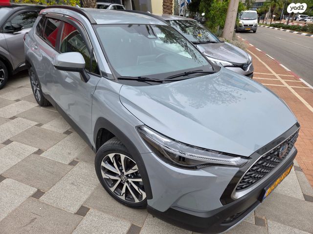 מודעת רכב טויוטה קורולה קרוס