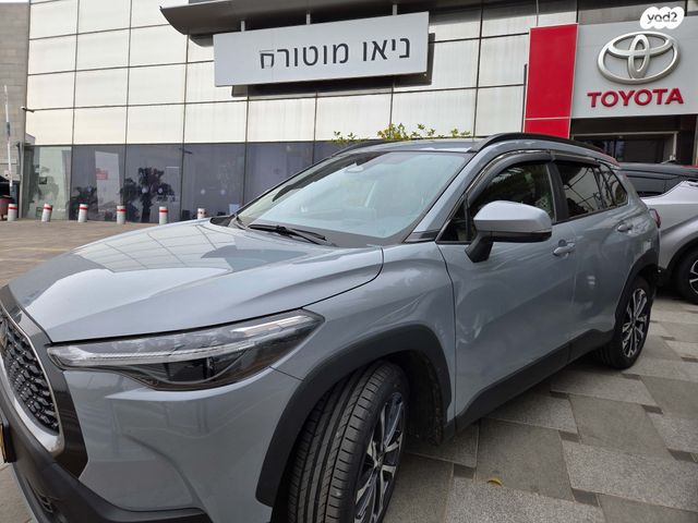 מודעת רכב טויוטה קורולה קרוס 1