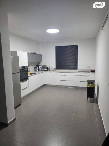 יצחק נבון 11