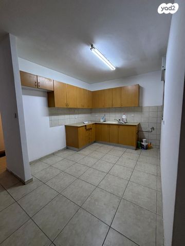 דירה, דרך יצחק בן ארי 8, רחובות החדשה, רחובות