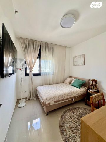 דירה, הצנחנים 20, אריק שרון, נהריה