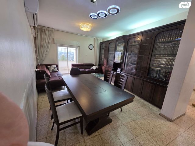 דירה, האדמו"ר מרוז'ין 27, הר נוף, ירושלים