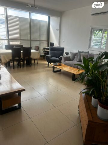 דירה, קריניצי 36, שכונת יהלום, מרכז העיר ב, רמת גן