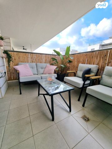 דירה, דליה רביקוביץ 14, נאות שמיר, יבנה