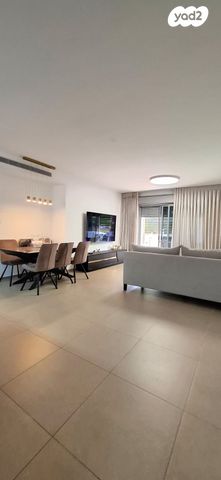 כנפי נשרים 1