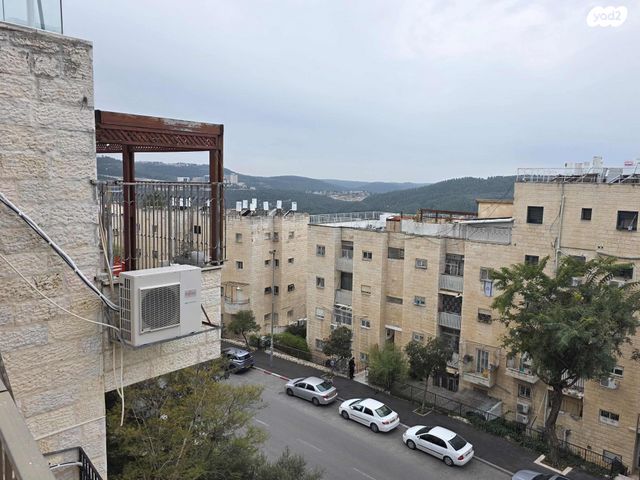 דירה, האדמו"ר מרוז'ין 27, הר נוף, ירושלים