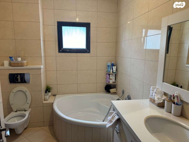 דירה, האמהות 1, שיכון עובדים, טבריה