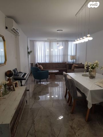 דירה, הרב הרצוג 8, הר שלום, בני ברק