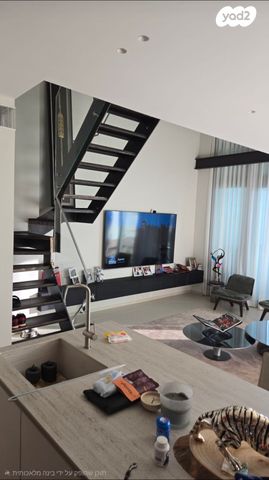 ניסים אלוני 12