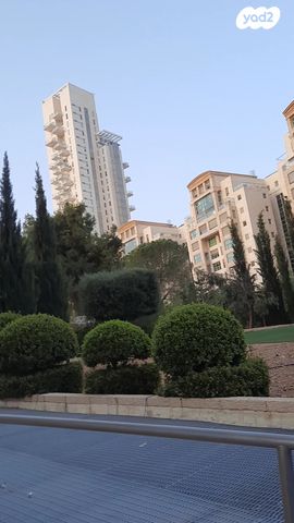 דירה, אברהם פררה 3, הולילנד, ירושלים