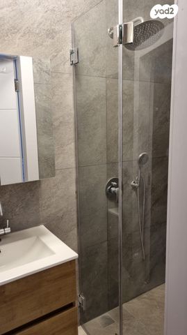 דירת גן, רש"י 1, מעלה עמוס, מעלה עמוס