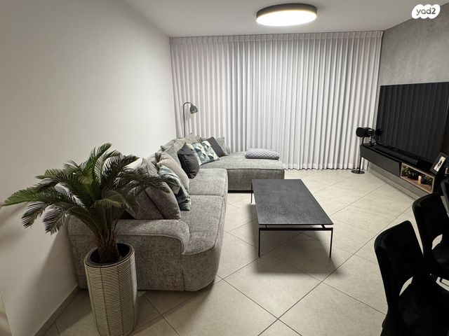 דירה, הרבי מלובאוויטש 25, השחר, דימונה