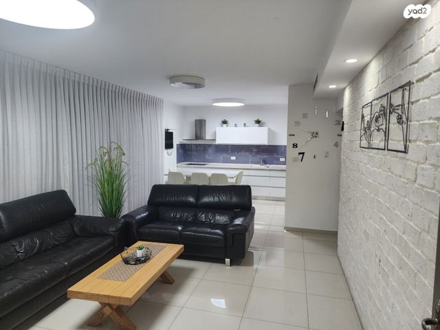 גג/ פנטהאוז, שדרות לכיש 43, הפרחים, קרית גת