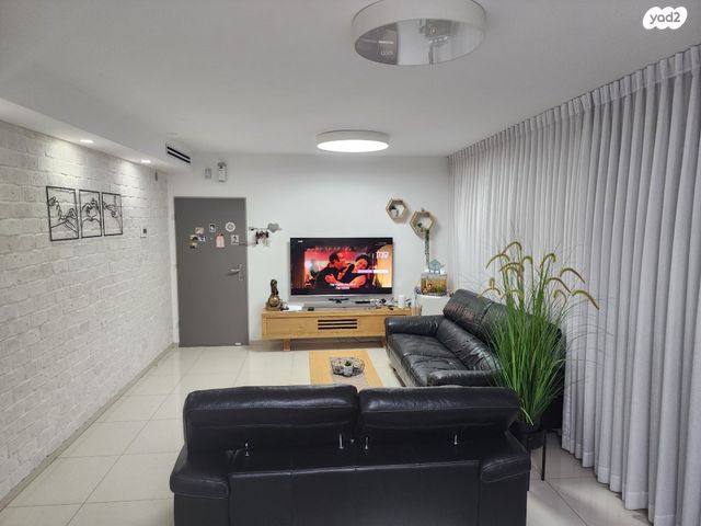 גג/ פנטהאוז, שדרות לכיש 43, הפרחים, קרית גת