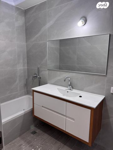 גג/ פנטהאוז, זמנהוף 5, נאות רחל, חולון