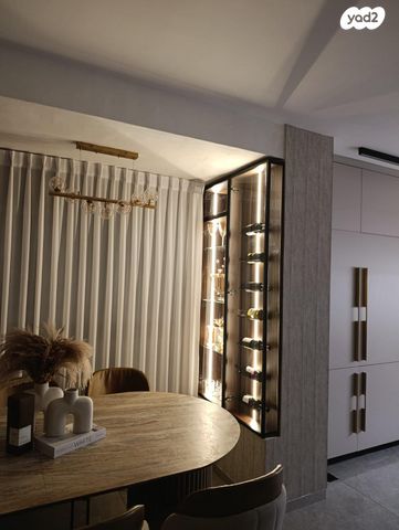 טריפלקס, רבקה אמנו 12, אחיסמך, לוד