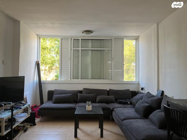 קיבוץ גלויות 73