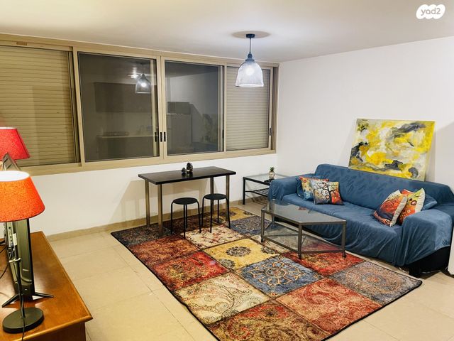 כמוס צדוק ומלכה 35