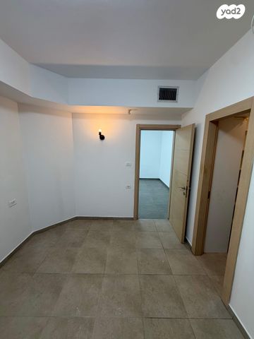 דירת גן, המחתרות 16, 2003, רעננה