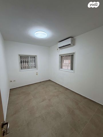 דירת גן, המחתרות 16, 2003, רעננה