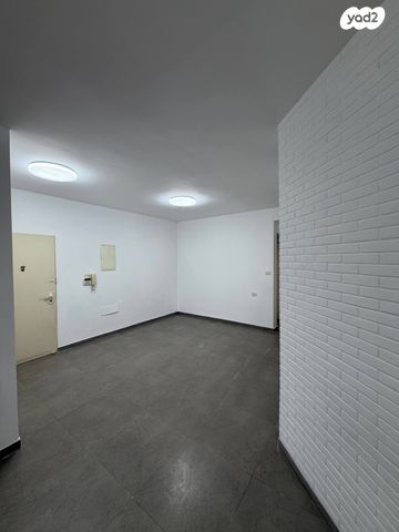 דירת גן, המחתרות 16, 2003, רעננה