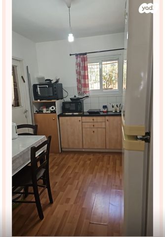 השישה עשר 45