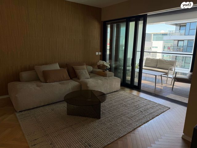 דירה, ליאונרדו דה וינצ'י 12, גני שרונה, קרית הממשלה, תל אביב יפו