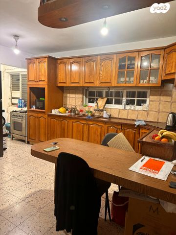 דירה, מטולה 11, נווה רם, שיכון מזרחי, רמת גן