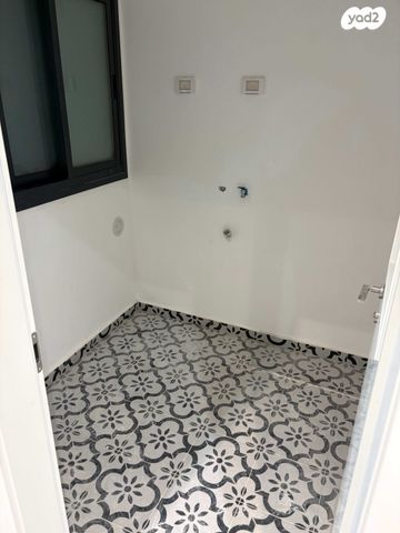 לאה גולדברג 16