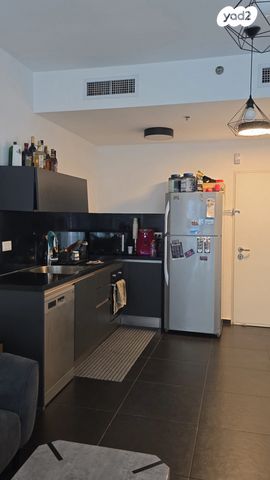 דרך מנחם בגין 144