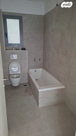 דירה, לאה גולדברג 2, חתני פרס ישראל, באר יעקב