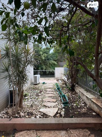 דירת גן, המחתרות 16, 2003, רעננה