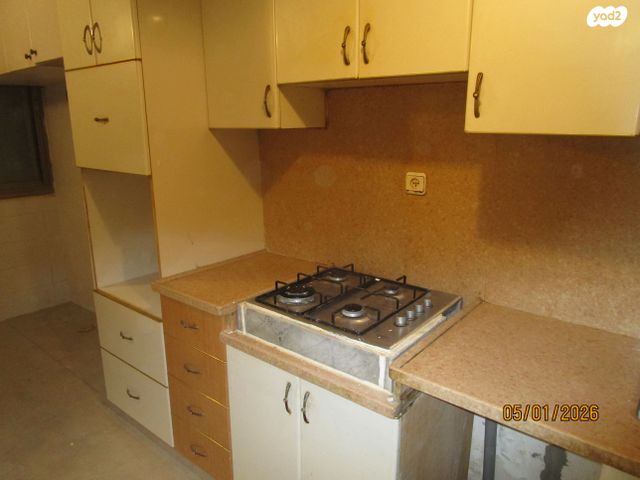 דירה, שדרת התמרים 16, שכונת בן גוריון, מרכז העיר ג', רמת גן