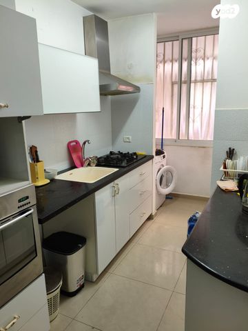 דירה, משה שרת 15, לב העיר, בת ים