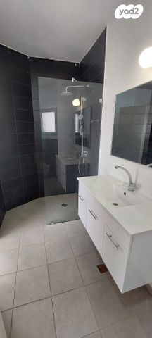 דירה, שדרות מנחם בגין 6, גבעת אולגה, חדרה