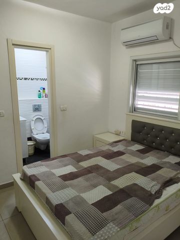 דירה, משה שרת 15, לב העיר, בת ים