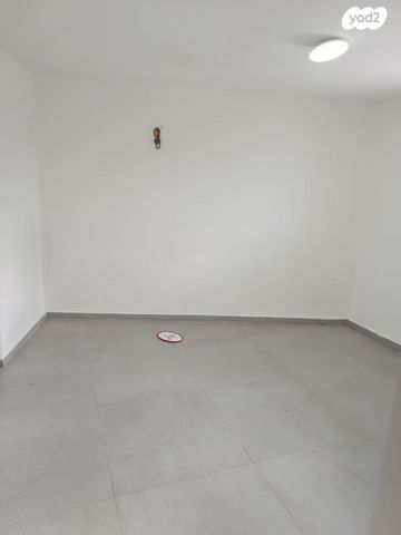 דירה, לוי אשכול 1172, שיכון ד, טבריה